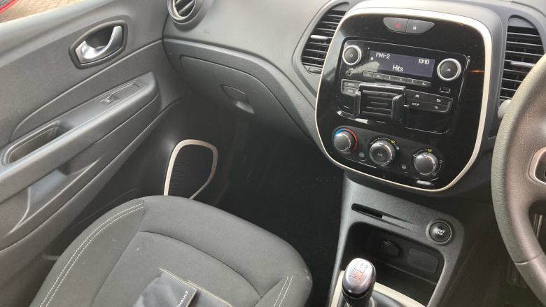 Renault Captur 0.9 TCE 90 Play 5dr Petrol Hatchback